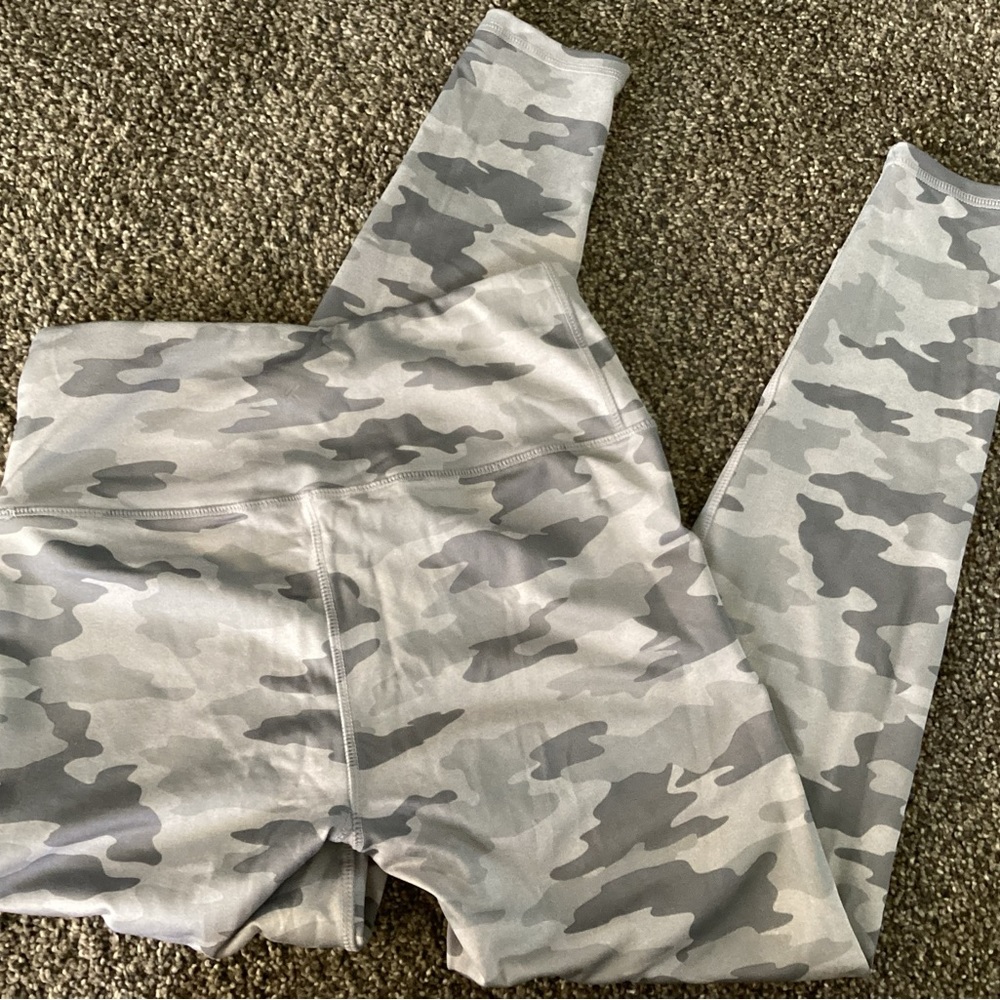 Camo Leggings - Picture 2 of 2